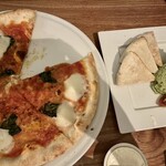 T.Y.HARBOR River Lounge - ピザ美味しい。Lサイズ