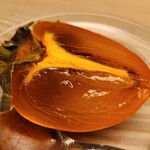 緒方 - ⑰代白柿(奈良県西吉野産江戸柿を特殊なガスを充填した部屋に2~3日置いて渋抜きした柿、京都府産) 
      甘いゼリー状の蕩ける果肉で京都の秋の風物詩
      渋柿とは思えないほど甘くトロトロです