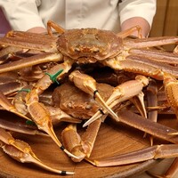 緒方 - ◯間人蟹
                    正式名は頭矮蟹(ズワイガニ、地方名:松葉蟹、越前蟹など)
                    産卵期は晩冬、旬は晩秋～晩冬
                    雌の漁期は11月上旬～1月上旬
                    (資源保護のため漁期が短い)
                    雄の漁期は11月上旬～3月中旬 