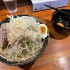 Ramen Ume - 太麺ラーメン850円（野菜・脂マシ、ニンニク少なめ）と生卵50円
