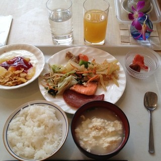 Hanamomi - 朝ご飯。那覇は曇り空。