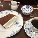 椿屋カフェ - チョコレートシフォンケーキとコーヒー