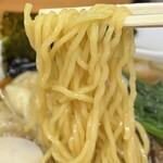 中華そば 半ざわ - 特中華そば醤油¥1250の麺