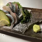 居魚屋　網元 - 鯖 刺身1/4身 1500円、生じゃなかなか食べれない、なめろうの方が好みだった。