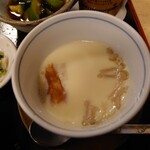 ゆきちゃん - ◯茶碗蒸し
竹輪、えのき、鶏肉、銀杏入ってる

普通に美味しい味わいだけど
銀杏が入ってるのが嬉しい

銀杏の苦みが心地よい♪