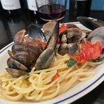 Osteria bar rozzo azzurro - 色々貝類のナポリ風スパゲティ¥1,980