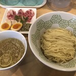 Menya Itadaki - 鴨とアサリのガゴメつけ麺（1,000円）、味玉（+100円）
