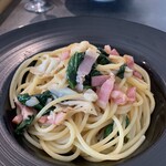 EstY - 白マイタケとベーコンとほうれん草のペペロンチーノ　麺太め、もちっとアルデンテで好み　白マイタケ美味しい