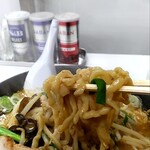 ながせラーメン - 太麺　ぶりんぶりんしてる。