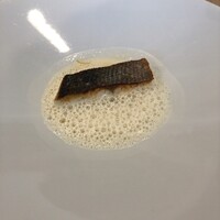 meli melo - スズキのポワレ
                      蛤と澄ましバターのエスプーマ、ゆず皮