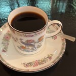 石井珈琲 - おしゃれなカップに深煎の珈琲