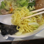 麺処 まるよし商店 - 細麺です