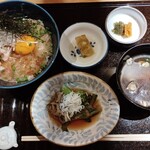 日本料理若菜 - 煮物、煮凝り、味噌汁、お新香付き