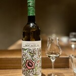 アカ - ■ボデガス・バロンのミカエラ・マンサニージャ
      とても軽やかなシェリー。
      アヒージョはオイリーですからね。爽やかに切ってくれるお酒のお供はマストです(^^)