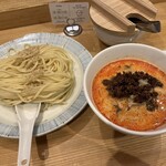 希須林 - ⭐️担々つけ麺(太麺300g)¥1.150
      　※辛さ3種(中辛)
      　※ご飯無料
      　※土日限定