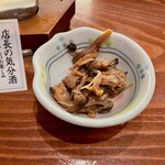 Gun Chan - お通し３３０円 アサリとシメジの佃煮風