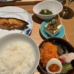 Izakaya Ofuro - 小鉢　冷ややっこ　サラダ