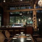 Trattoria ALBERO - 落ち着いた雰囲気の店内