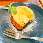 Gastropub THE TRAM - 秋映りんごとキャラウェイのケーキ