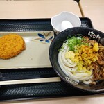 Hanamaru Udon - コロッケ          牛肉温玉ぶっかけ(中)