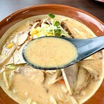 らーめん家 コトブキ - 【ゴマちゃーしゅーめん 味濃いめ 大盛 スープ