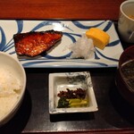 Ginza Maru - 日替わり焼き魚定食。この日は天然の鰤でした。