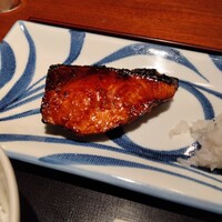銀座 圓 - 醤油麹に漬けた鰤