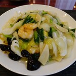 中国料理 桃花苑 - 海鮮と野菜の焼きそば