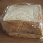 JIN - 食パン1.5斤￥400