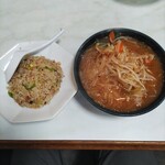 大浩飯店 - 味噌ラーメン＋チャーハン￥700