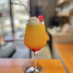蒲田カフェ - 蒲田カフェのクリームソーダ、オレンジ