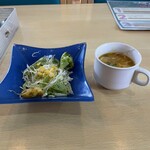 インド料理 ガネサ - サラダとスープ(味噌汁？)