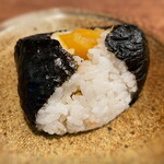 クリトモ商店 - マグロにぎり飯（何気なくてうまいおにぎりの典型）