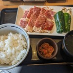 Shiawaseno Yakiniku Tabehoudai Kamimura Bokujou - 