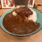 Guriru Motokara - 国産ロースステーキカレー(1,100円)
                        ご飯大盛り無料･サラダ･スープ付き
