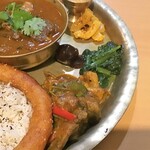 NEPALI CUISINE HUNGRY EYE Dine & Bar - ムラコアチャール（大根の漬物）、サグ（青菜炒め）、ブータン（モツ炒め）、梅のような味のもの（名称不明）