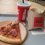 ズートピザ - 料理写真:バリューセット990円•ペパロニ選択、ポテトは自分がこぼしたものです