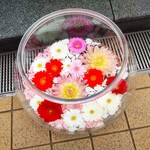 Chuukaryouri Naruki - 川崎駅の近くは、花で飾られていてとても綺麗でした。