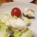 キッチン ブルー グローブ - ズッキーニにもポテサラ乗せてみました