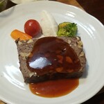 キッチン ブルー グローブ - 牛挽肉と胡桃のテリーヌのアップ