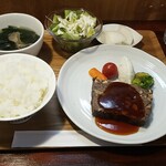 キッチン ブルー グローブ - 牛挽肉と胡桃のテリーヌ　ガストリック仕立てのポリネシアンソース 