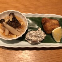 和食 いなびかり - ふぐ唐揚げ&いぶりがっこﾁｰｽﾞ和え&えのき