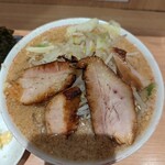 せたが屋 - 魚郎らーめん近景。このチャーシューも独特な歯触りで美味しい。