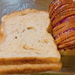 Ｂｒｅａｄ Ｃｒａｆｔ　オオウラ - 蜂蜜食パンはもっちり強め。紫芋あんパンはコロンとした形でずっしり重め。