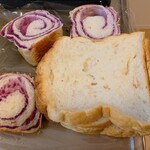 Ｂｒｅａｄ Ｃｒａｆｔ　オオウラ - 紫芋あんパンの断面がキレイ