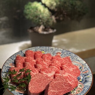 Only carefully selected female cattle, aged 30 months or older, create this exquisite flavor.