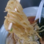 Shinyuu Ramen - 麺アップ
