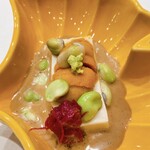 蕎麦割烹  倉田 - 胡麻豆腐、馬糞海胆、長岡京産黒豆、胡桃味噌と白味噌ソース