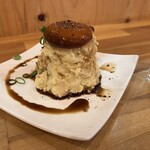 ずばばば - 女将のポテサラ。じゃがいもと、ぬか漬けしたにんじん・玉ねぎが刻んで入っています。漬け卵黄のトッピング。