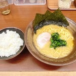 Ikkon Ya Ramen - スタンダードラーメン＋ライス